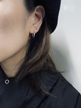 將圖片載入圖庫檢視器 Stone Textured Earrings Stud