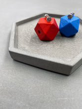 將圖片載入圖庫檢視器 Small hexagon Minimalist Earring Stud