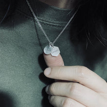 將圖片載入圖庫檢視器 Geometry Disc Charm Silver Necklace