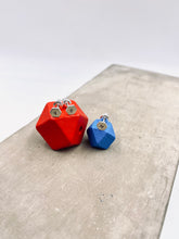 將圖片載入圖庫檢視器 Small hexagon Minimalist Earring Stud