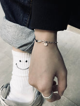 將圖片載入圖庫檢視器 Classic Disc Charm Half Silver String Bracelet