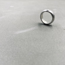 將圖片載入圖庫檢視器 Slash No excuses Half Round Band Silver Ring