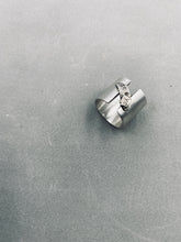 將圖片載入圖庫檢視器 Torn Se leve Silver Ring
