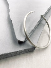 將圖片載入圖庫檢視器 Stay tgt Silver Wrap Cuff Bangle Bracelet