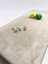 將圖片載入圖庫檢視器 Small hexagon Minimalist Earring Stud