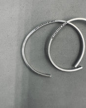 將圖片載入圖庫檢視器 Thin Cuff Bracelet
