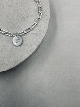 將圖片載入圖庫檢視器 Classic Disc Charm Wide Bracelet
