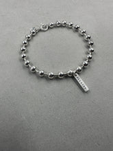 將圖片載入圖庫檢視器 Classic Bead Bar Charm Bracelet
