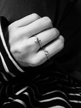 將圖片載入圖庫檢視器 Heart Textured Thin Ring

