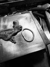 將圖片載入圖庫檢視器 Classic 2mm Round Band Ring
