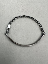 將圖片載入圖庫檢視器 Textured Trust Half Cuff Bracelet
