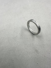 將圖片載入圖庫檢視器 Classic Textured Flat Band Ring
