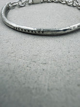 將圖片載入圖庫檢視器 Textured Trust Half Cuff Bracelet
