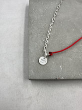 將圖片載入圖庫檢視器 Half Silver String Disc Charm Necklace
