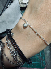 將圖片載入圖庫檢視器 Tiny Heart Pendant Thin Silver Bracelet
