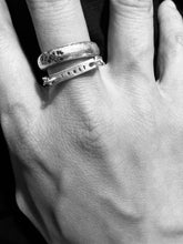 將圖片載入圖庫檢視器 Trust Bar Charm Link Ring
