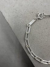 將圖片載入圖庫檢視器 Classic Disc Charm Wide Bracelet
