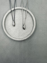 將圖片載入圖庫檢視器 Stone Infinity Necklace
