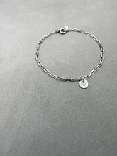 將圖片載入圖庫檢視器 Classic Disc Charm Smiley face Thin Bracelet
