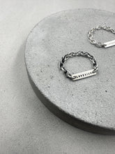 將圖片載入圖庫檢視器 Lovesick Bar Charm Link Ring
