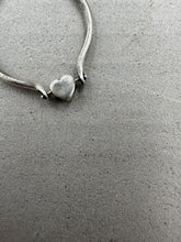 將圖片載入圖庫檢視器 Heart Textured Thin Ring

