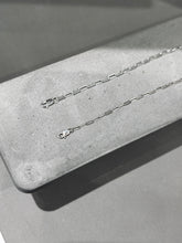 將圖片載入圖庫檢視器 Tiny Thin Silver Bracelet
