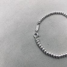 將圖片載入圖庫檢視器 Classic Disc Charm 3mm Bead Bracelet
