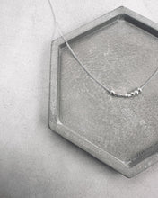 將圖片載入圖庫檢視器 Morse Code Thin Necklace
