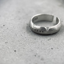 將圖片載入圖庫檢視器 Torn Open Round Textured Ring
