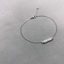 將圖片載入圖庫檢視器 Line Patience Thin Bracelet
