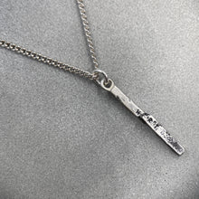 將圖片載入圖庫檢視器 Torn Hurt Bar Charm Necklace
