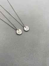 將圖片載入圖庫檢視器 Stone Smiley Face Silver Necklace
