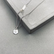 將圖片載入圖庫檢視器 Hexagon engraved 925 Silver Necklace
