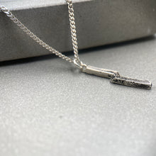 將圖片載入圖庫檢視器 Torn Hurt Bar Charm Necklace
