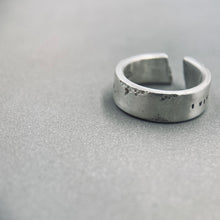 將圖片載入圖庫檢視器 Torn Wide Textured Ring
