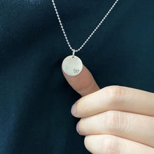 將圖片載入圖庫檢視器 Classic Silver Disc charm Necklace
