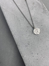 將圖片載入圖庫檢視器 Story Frame Disc Charm Necklace
