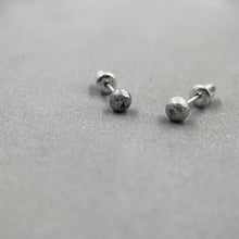 將圖片載入圖庫檢視器 Stone Textured Earrings Stud
