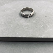 將圖片載入圖庫檢視器 Torn Round Textured Ring
