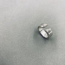 將圖片載入圖庫檢視器 Torn Wide Textured Ring
