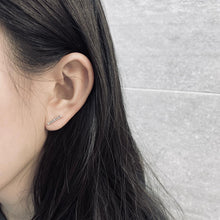 將圖片載入圖庫檢視器 Comeback Earrings Stud
