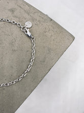 將圖片載入圖庫檢視器 Today Bar Charm Engraved Silver Bracelet
